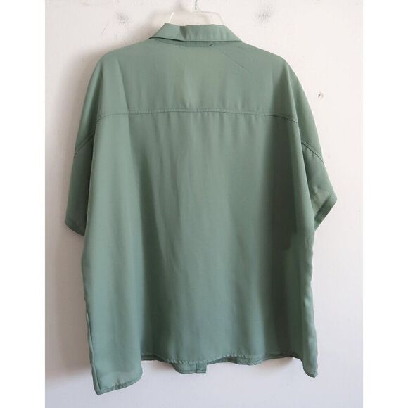 NWT Urban Outfitters Green Button-Up Short Sleeve Shirt - Size Large - Picture 4 of 9